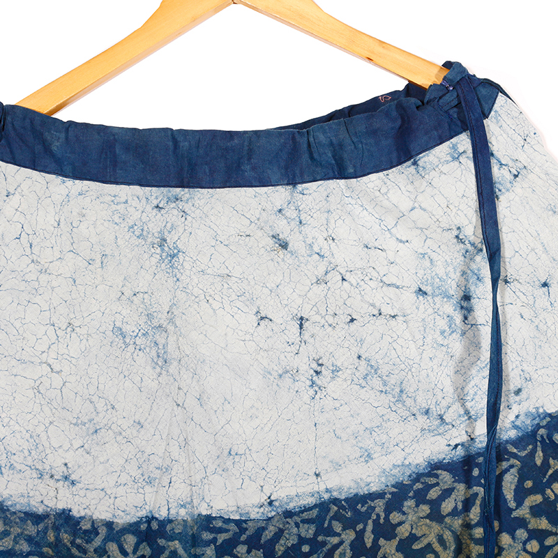 DABU SKIRT IN INDIGO WITH MARBLE EFFECT - Image 2