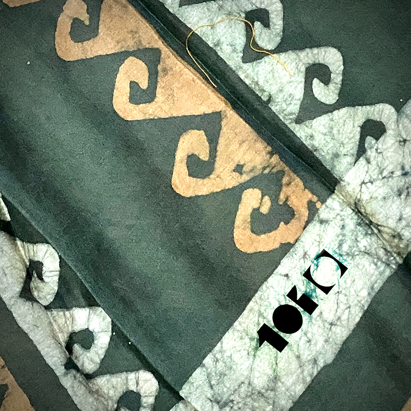 GEOMETRIC DESIGN BATIK STOLE - Image 2