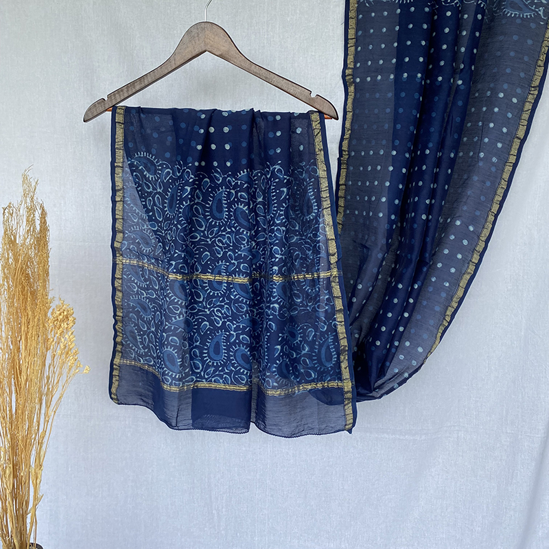 Polka dots with Jaal print Dupatta