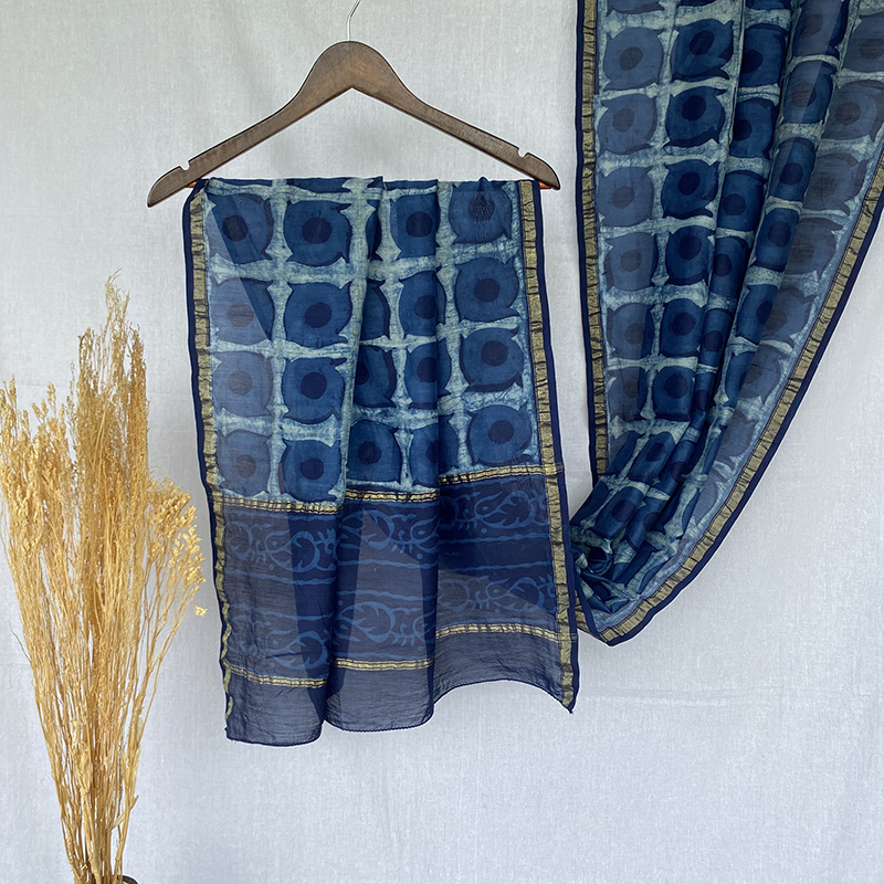 Donuts print indigo dupatta